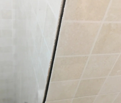 垦利瓷砖空鼓维修公司分享阳台瓷砖脱落的修复过程可以分为以下几个步骤