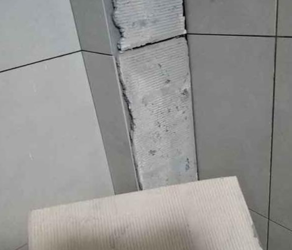 垦利瓷砖空鼓维修公司分享下厨房瓷砖脱落的补救措施。